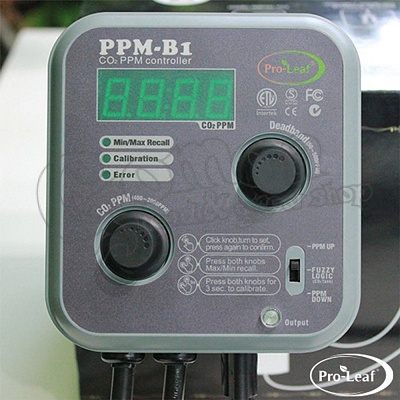 Pro-Leaf CO2 sensor and digital controller 2